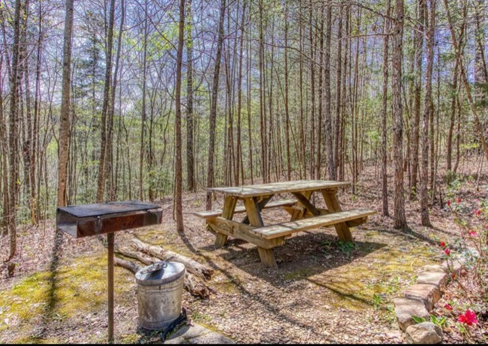 Lazy Bear Cabin Sevierville Exterior photo
