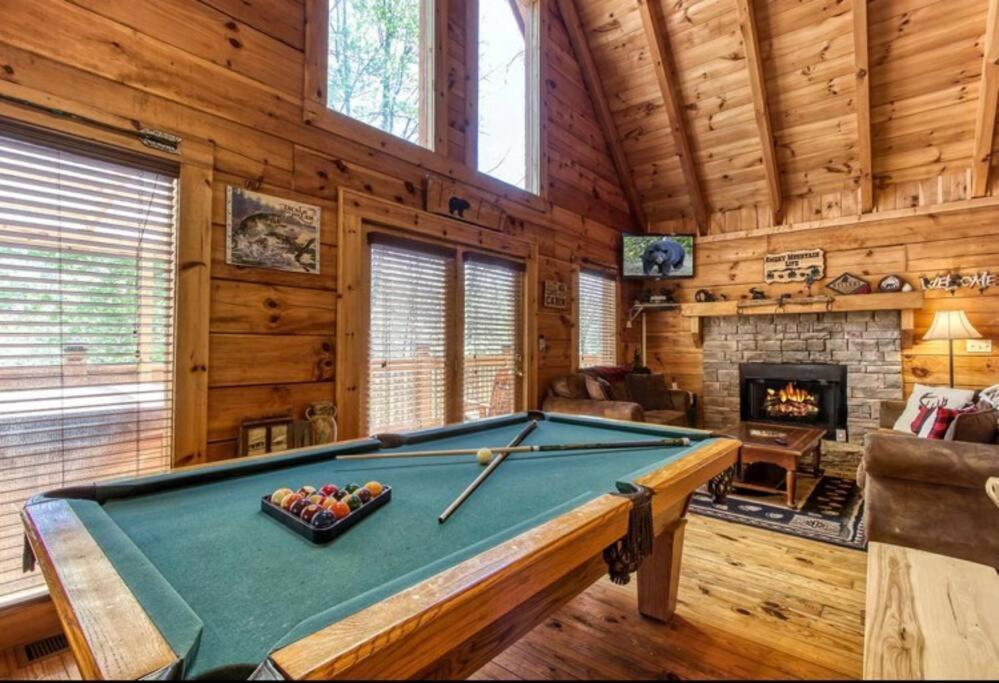 Lazy Bear Cabin Sevierville Exterior photo