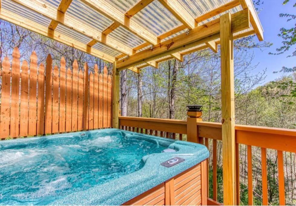 Lazy Bear Cabin Sevierville Exterior photo